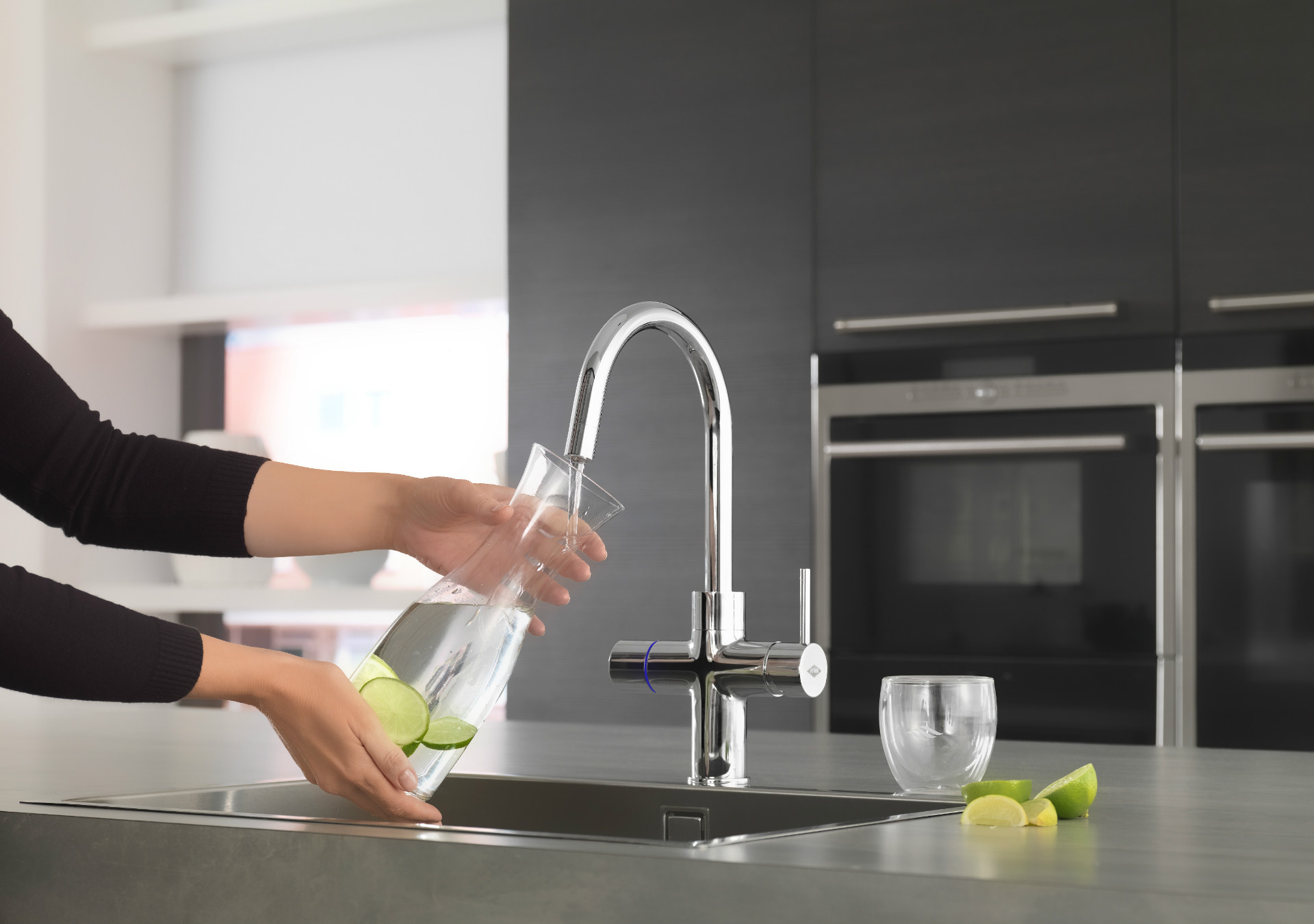 DANIELLE Hand models The Specials