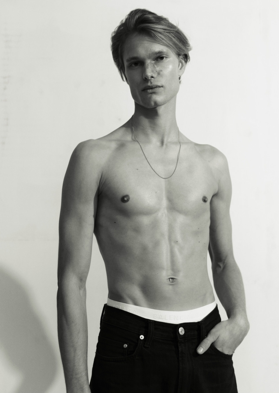 JESSE HOOITES Mainboard MAXModels
